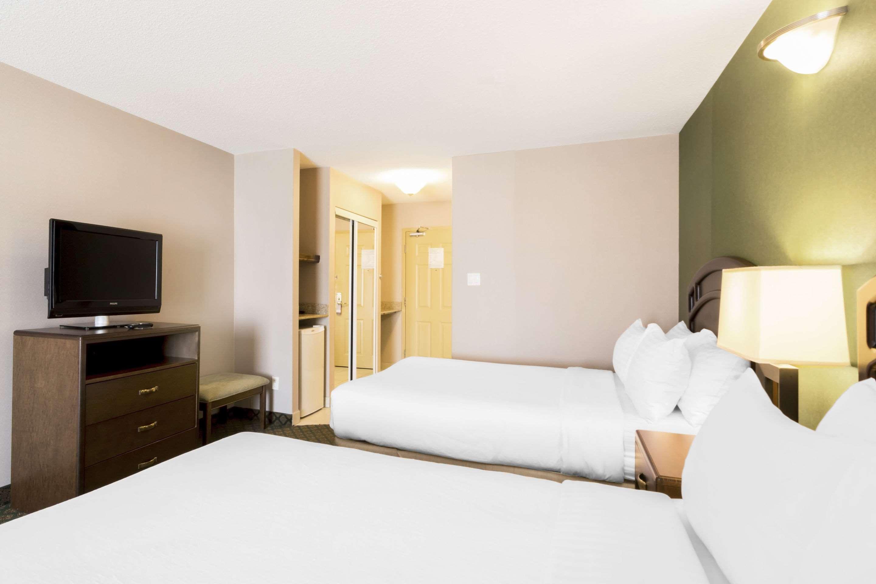 Clarion & Conference Centre Hotel 3*